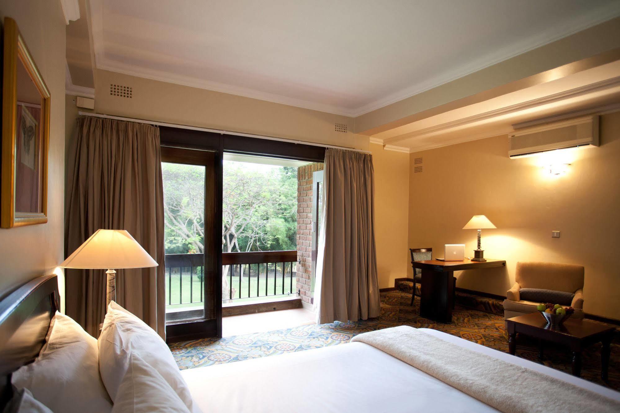 Hotel Sunbird Capital Lilongwe Exterior foto